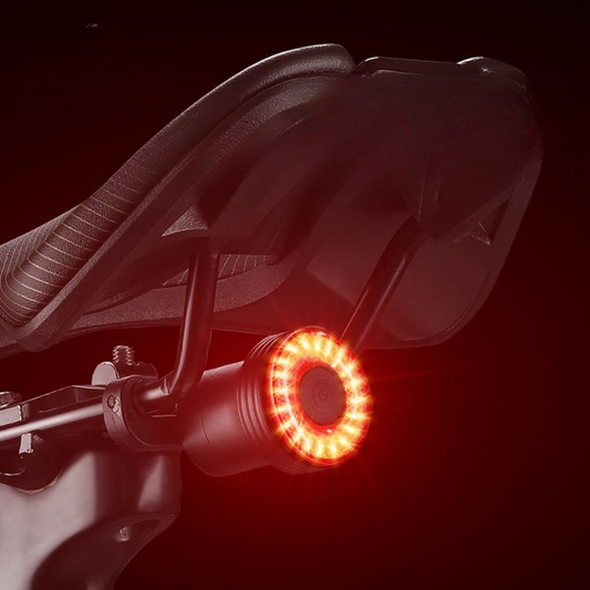 Tailor - פנס אחורי חכם עם חיישן בלימה